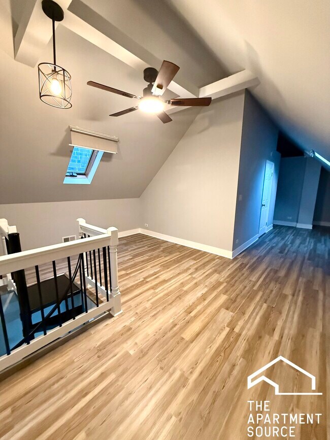 Foto del edificio - 942 N Elston Ave