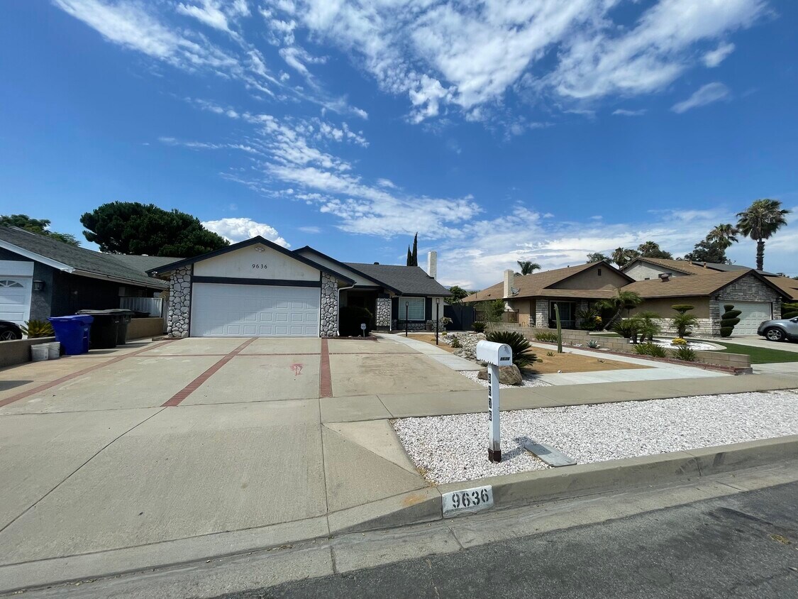 Primary Photo - 9636 Cameron St