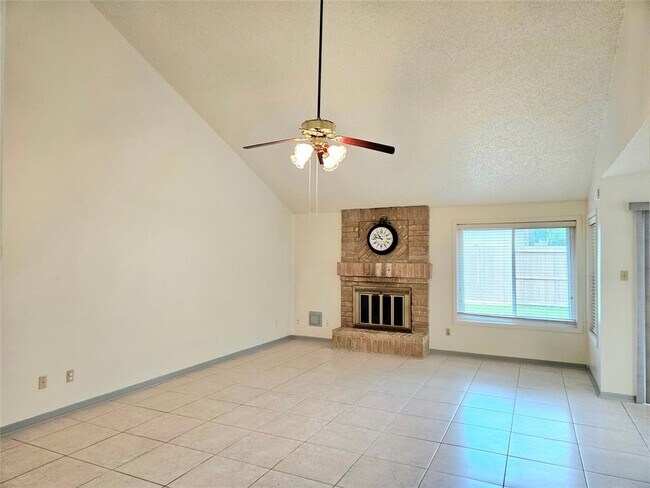 Foto del edificio - 2210 Brook View Ln