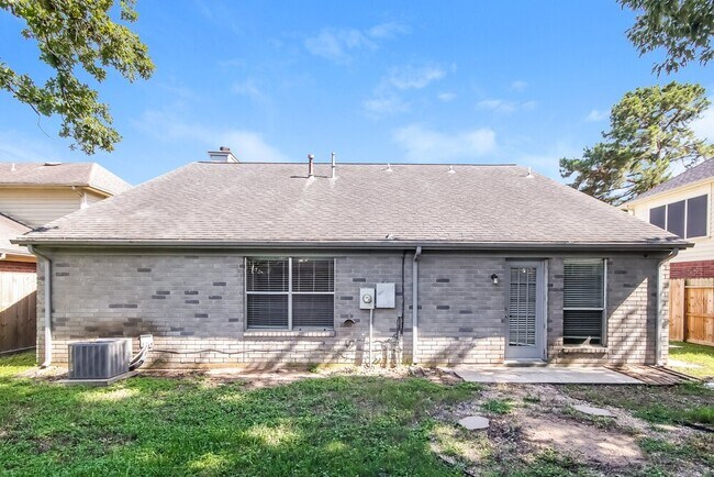 Building Photo - 7131 Maple Walk Dr