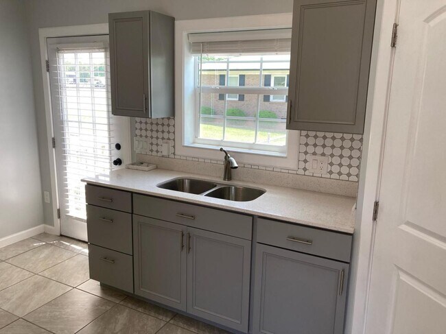 Foto del edificio - 802 Linwood Rd