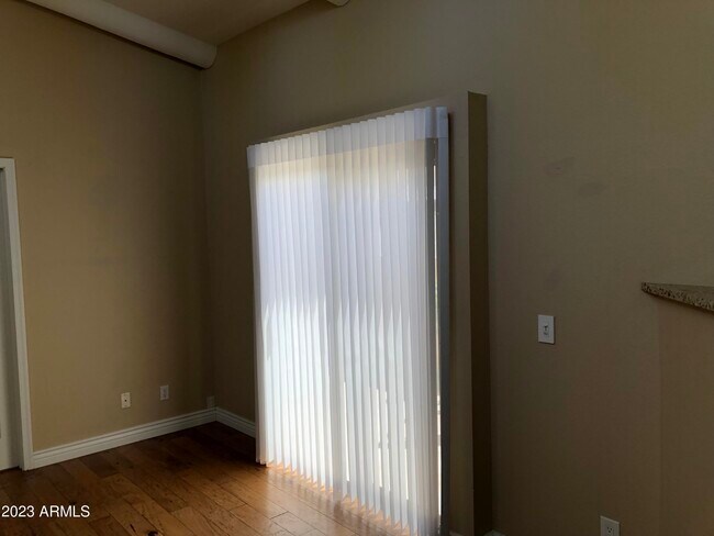 Foto del edificio - 6527 N 13th Dr