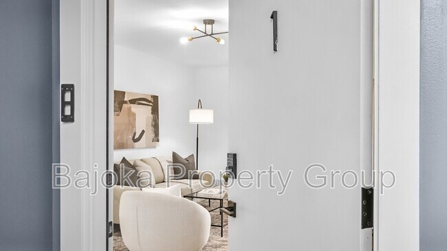 Foto del edificio - 4434 Trumbull St