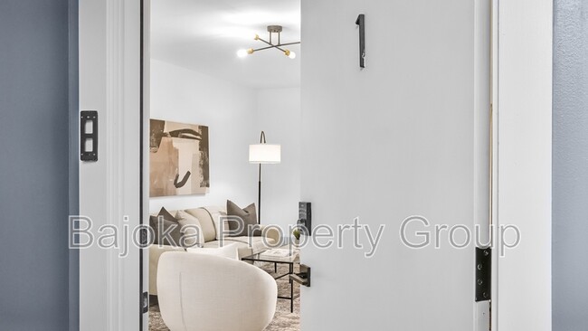 Building Photo - 4434 Trumbull St