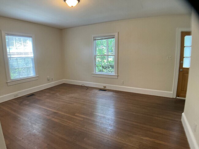 Foto del edificio - 817 Old Pittsboro Road