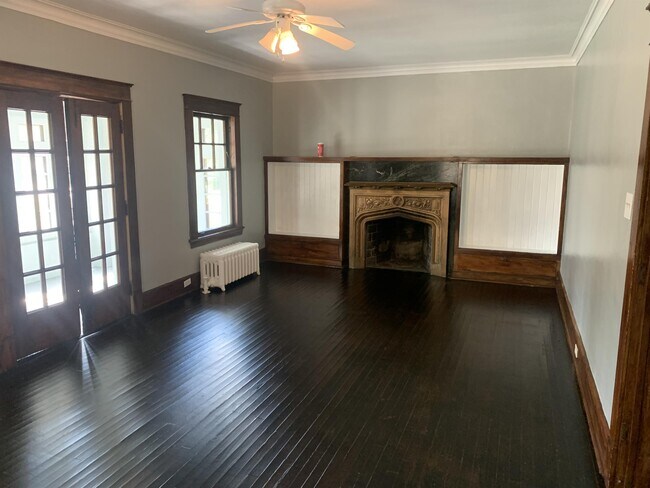 Building Photo - 136 Broadway