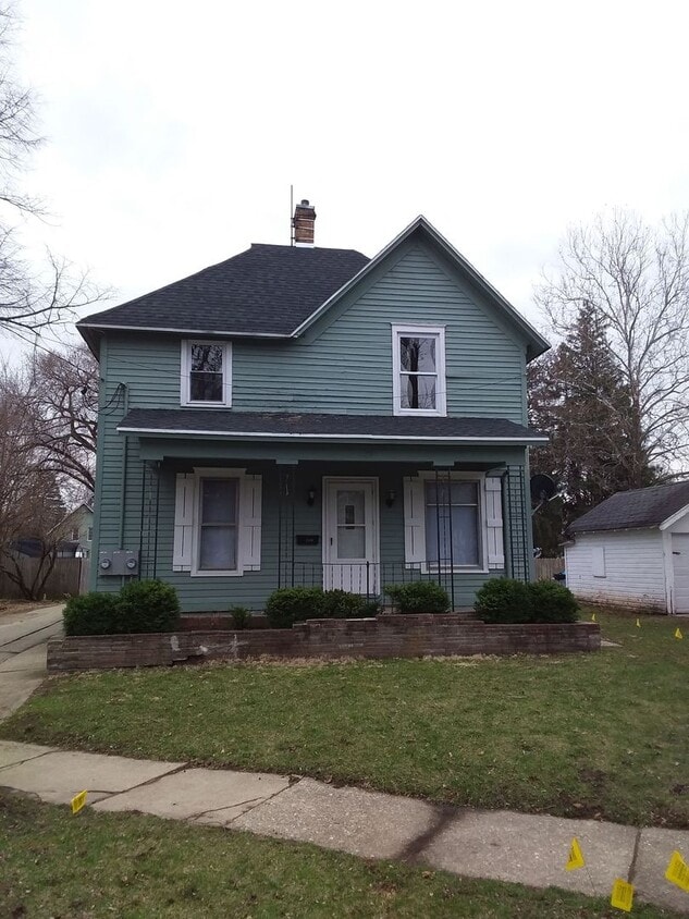 Primary Photo - Great building with two units