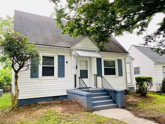 Foto del edificio - Adorable 2bdrm/1bth Bungalow Conveniently Located in Richmond's Historic Churchill!!