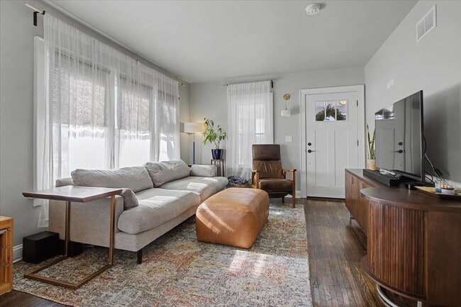 Building Photo - 136 E Jackson St