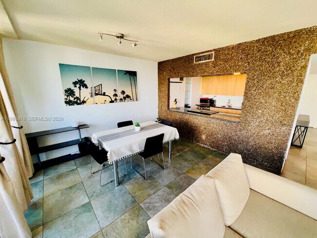 Foto del edificio - 900 Bay Dr