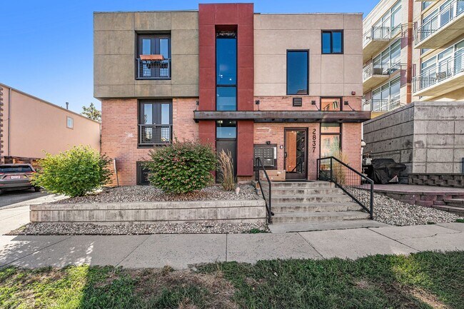 Foto del edificio - 2bed/1.5 bath Stylish Condo in LoHi
