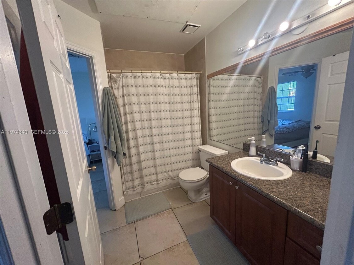 Foto del edificio - 18308 NW 68th Ave