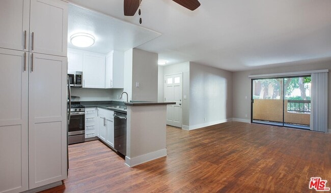 Building Photo - 5736 Las Virgenes Rd