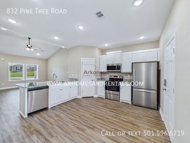 Building Photo - 832 Pine Tree Rd