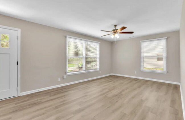 Foto del edificio - 2188 Kilarney Rd