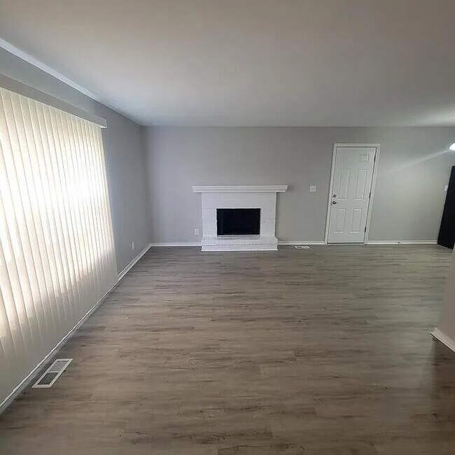 Foto del edificio - 6720 E 43rd Pl