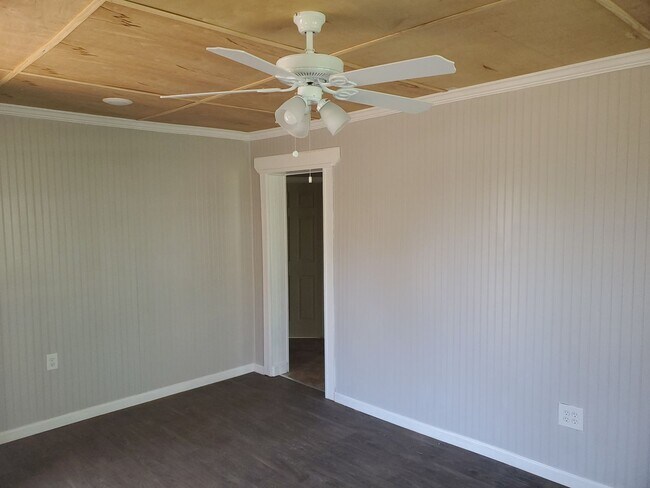 Building Photo - 151 Circle Dr