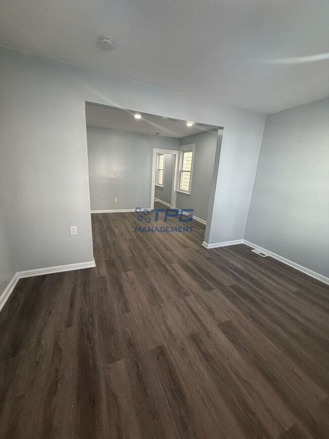 Building Photo - 134 Dewey St