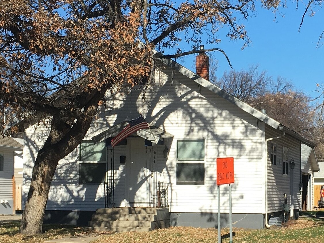 Primary Photo - 614 3rd Ave NW