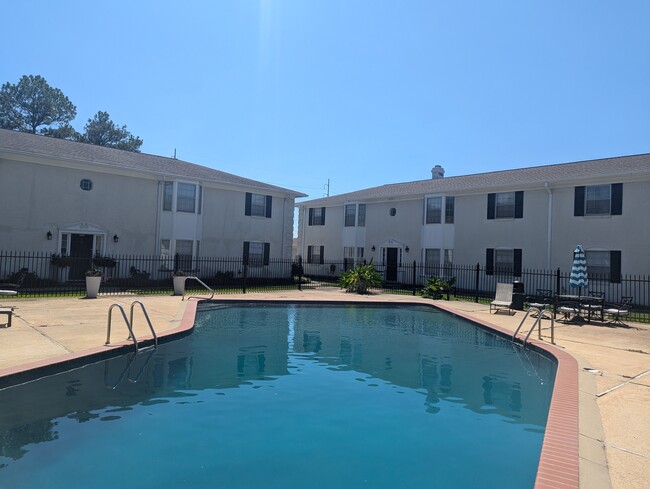 Building Photo - 5025 Wayneland Dr
