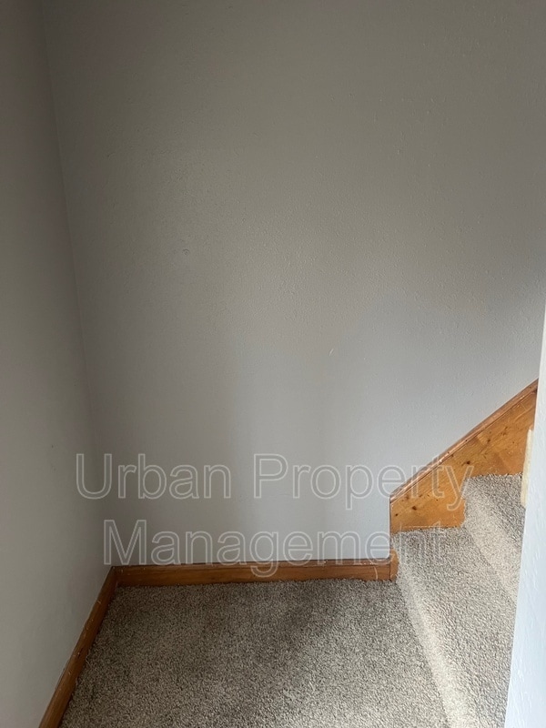 Building Photo - 110 E Frank Ave