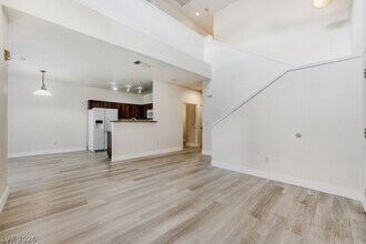 Building Photo - 10443 Alpine Edge Ave