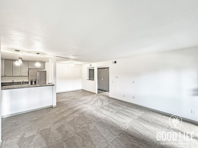 Foto del edificio - Spacious 2-Bed / 2-Bath Condo in Mission Ridge — Resort-Style Living in San Diego!