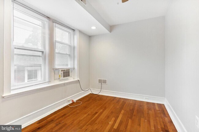 Building Photo - 4523 Pine St