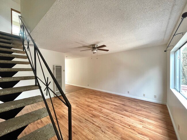Building Photo - 315 E Avenue 31