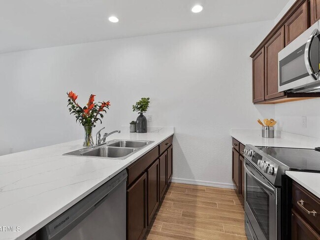 Foto del edificio - 15636 N 29th St