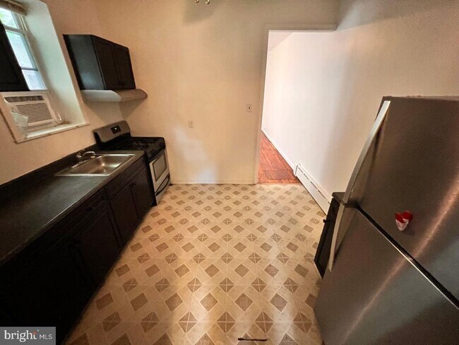 Building Photo - 324 N 42nd St