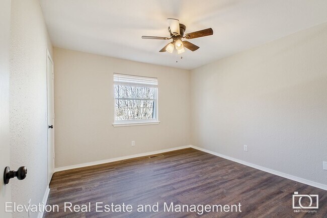 Building Photo - 653-1044 N Betty Jo Dr