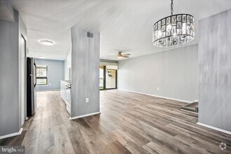 Building Photo - 421 Christopher Ave