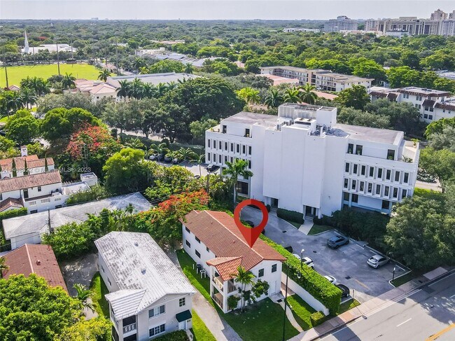 Foto del edificio - 3222 S Le Jeune Rd