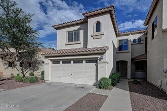 Building Photo - 2600 E Springfield Pl