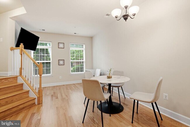 Foto del edificio - 13624 Dover Cliffs Pl