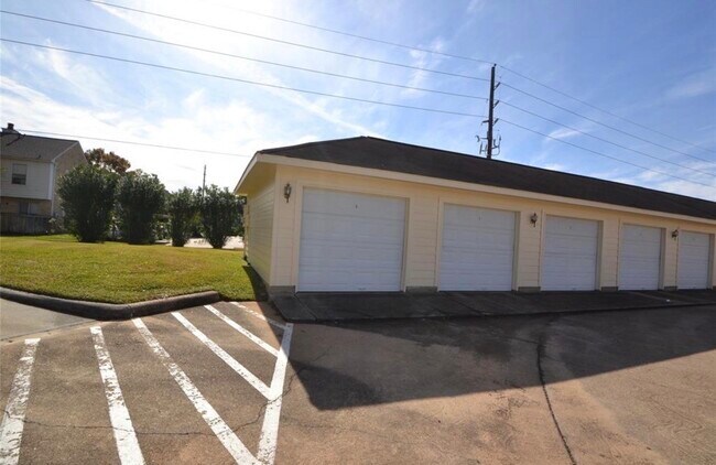Foto del edificio - 2710 Grants Lake Blvd