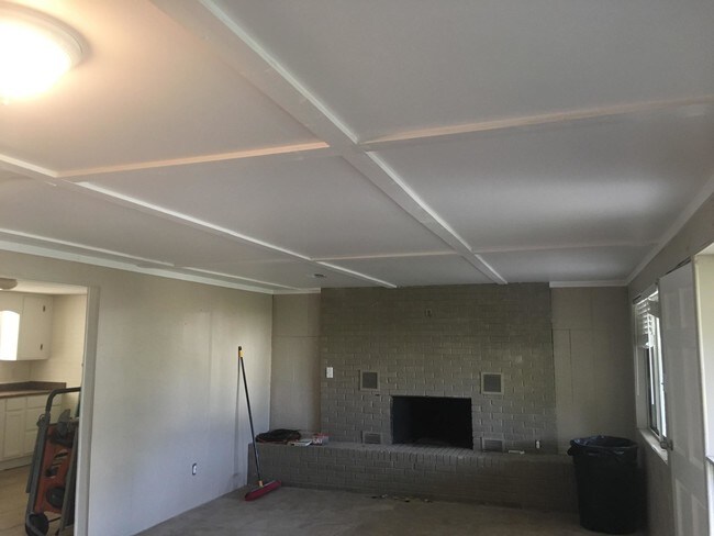 Building Photo - 117 N San Souci Blvd