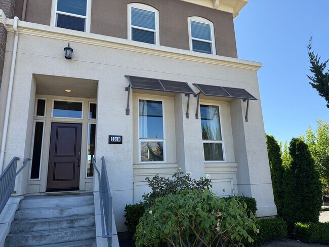 Foto del edificio - Executive Evergreen Valley Townhome
