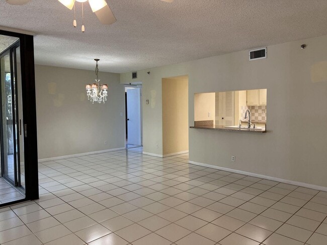 Building Photo - 955 Egret Cir