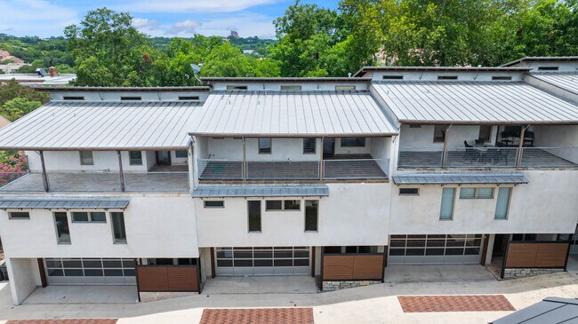Foto del edificio - 305 Joliet Ave