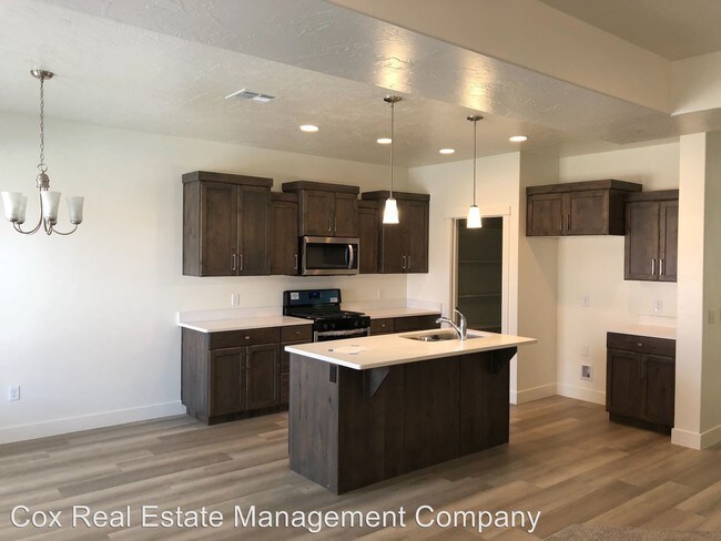 Building Photo - 6 br, 3.5 bath House - 2749 S 3210 E