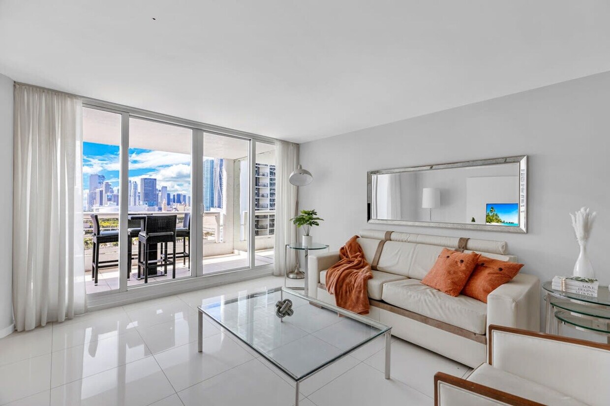 Foto principal - 1717 N Bayshore Dr