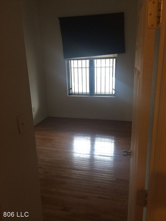 Foto del edificio - 3619 Spring Garden St