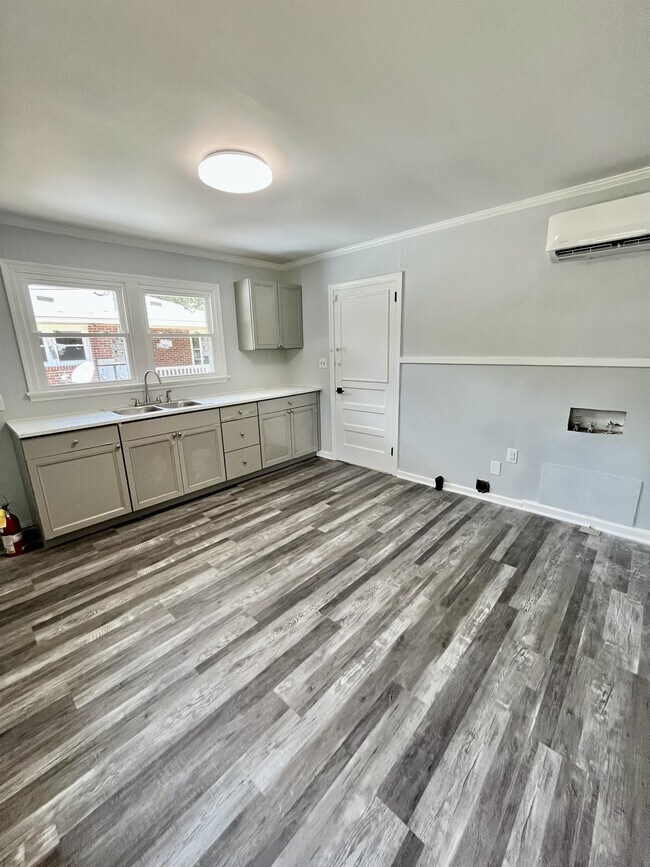 Foto del edificio - 3317A Berry Ln