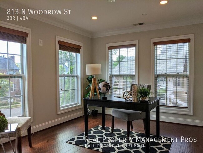 Foto del edificio - 813 N Woodrow St