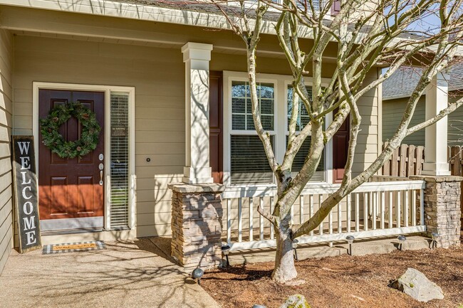 Building Photo - Lovely 4 bedroom home with neighborhood pool