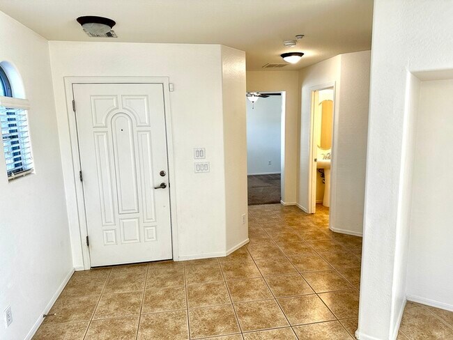 Building Photo - Fantastic Lyon's Gate home on a cul-de-sac!
