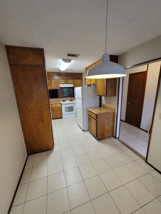 Foto del edificio - 1500 E Johnson Ave