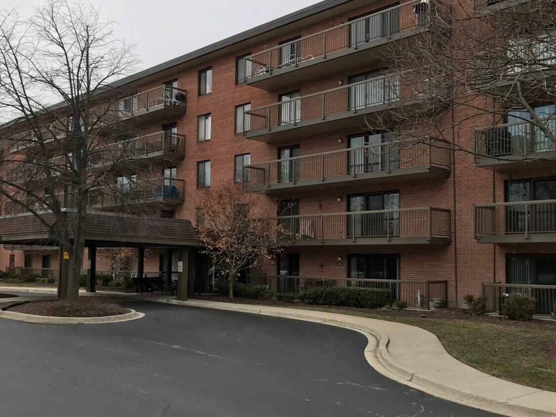 Primary Photo - 6443 Clarendon Hills Rd